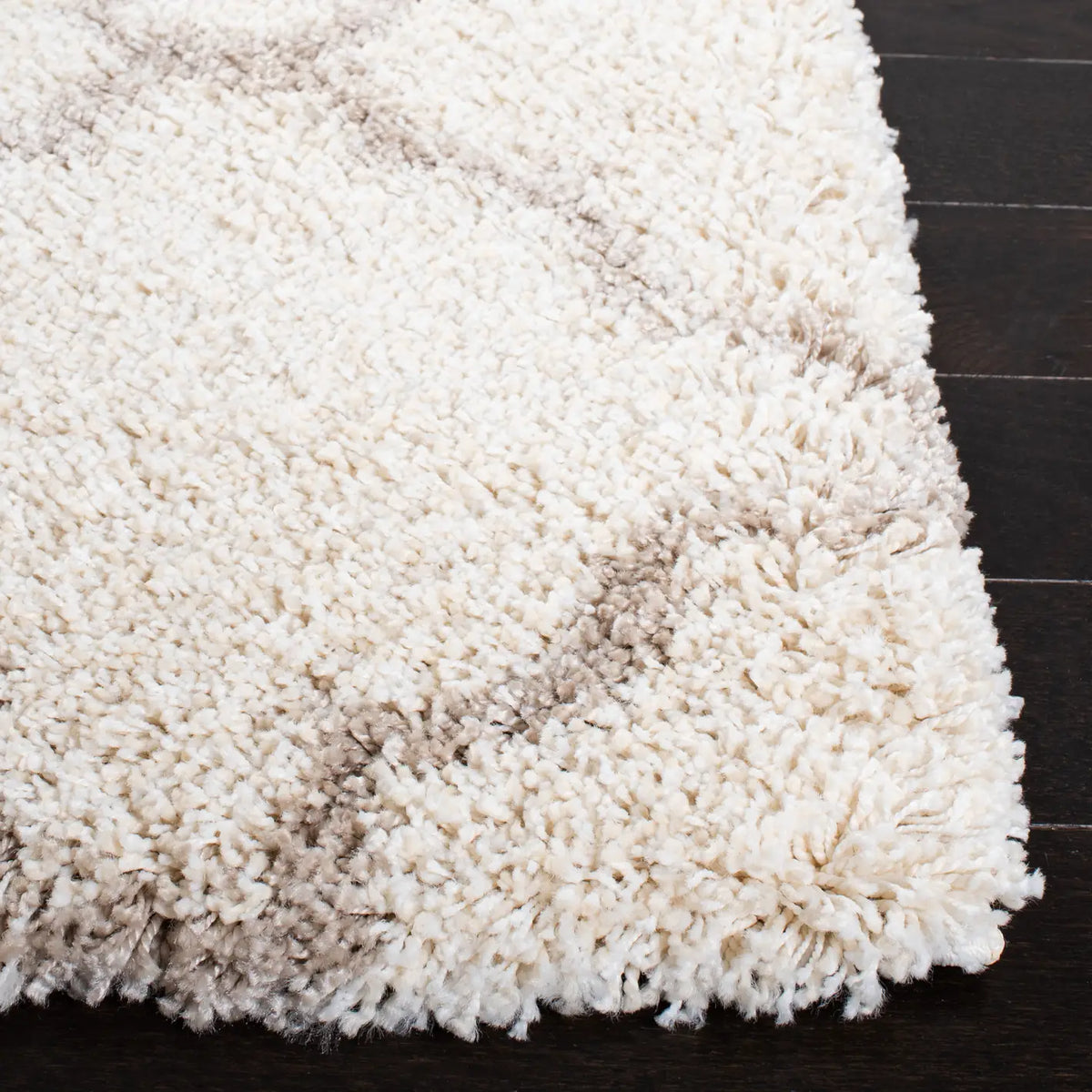 Safavieh Hudson Shag 4'-0" x 6'-0" Rug in Ivory / Beige