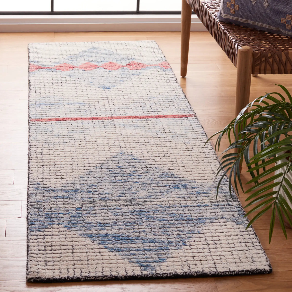 Safavieh Abstract 2'-3" x 8'-0" Rug in Ivory / Blue