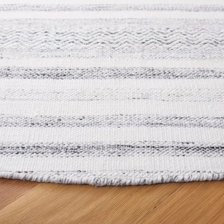 Safavieh Kilim 6'-0" x 6'-0" Rug in Ivory / Light Grey