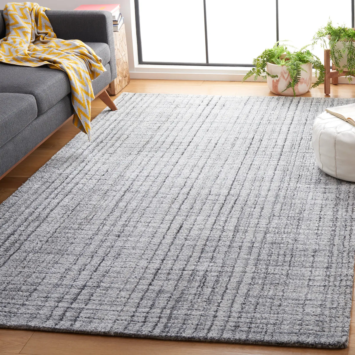 Safavieh Abstract 4'-0" x 6'-0" Rug in Grey / Ivory