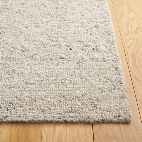 Safavieh Himalaya 4'-0" x 6'-0" Rug in Beige / Light Grey