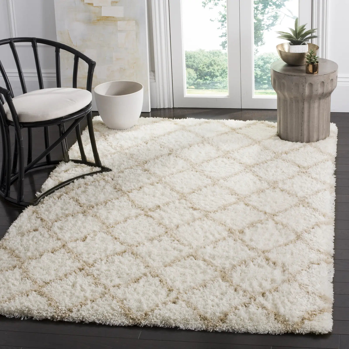 Safavieh Indie Shag 5'-1" x 7'-6" Rug in Ivory / Light Beige