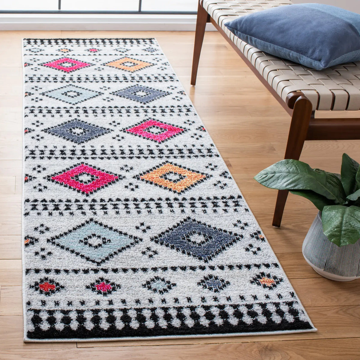 Safavieh Adirondack 2'-6" x 8'-0" Rug in Light Grey / Black