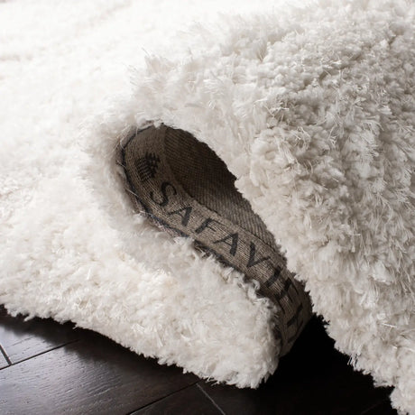Safavieh Supreme Shag 4'-0" x 6'-0" Rug in Ivory