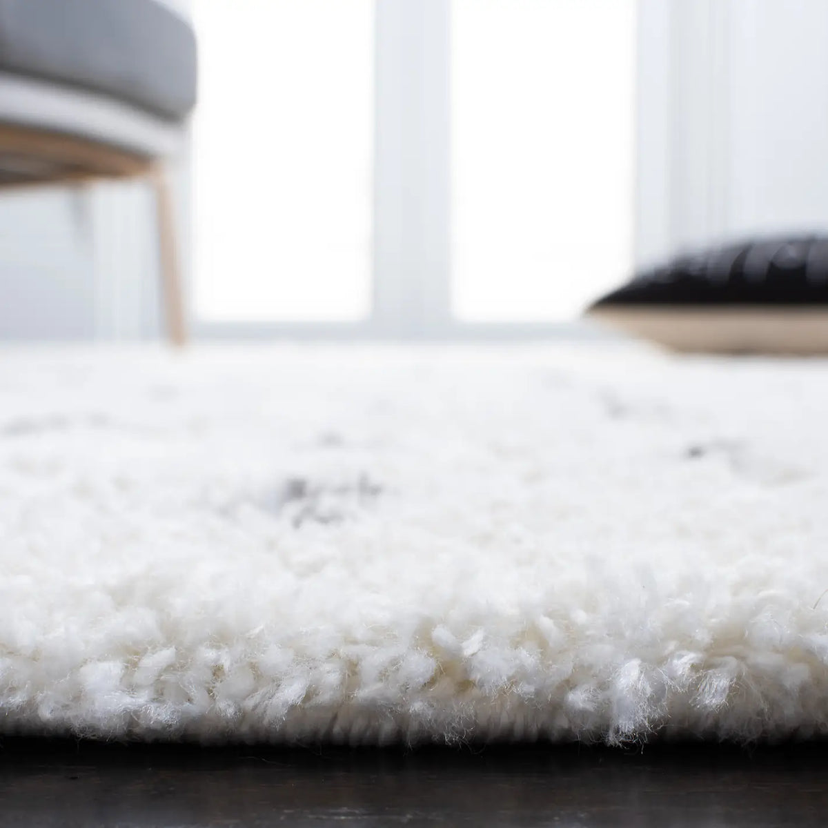 Safavieh Berber Shag 4'-5" x 6'-5" Rug in Beige / Grey