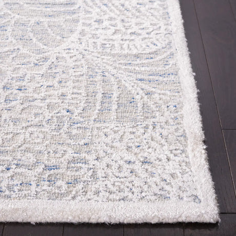 Safavieh Precious 4'-0" x 6'-0" Rug in Blue / Ivory