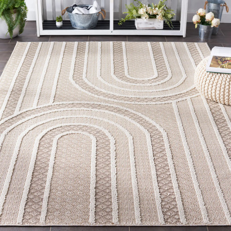 Safavieh Global 4'-0" x 6'-0" Rug in Beige / Ivory