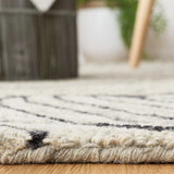 Safavieh Metro 4'-0" x 6'-0" Rug in Black / Ivory