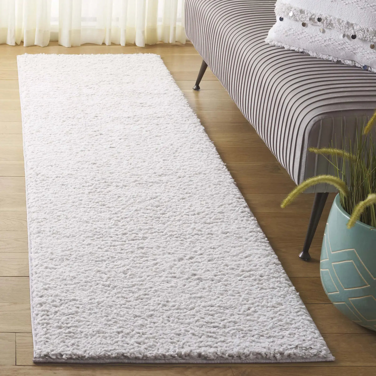 Safavieh Rumi Shag 2'-2" x 8'-0" Rug in Light Grey