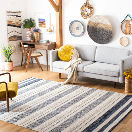 Safavieh Striped Kilim 6'-0" x 9'-0" Rug in Ivory / Navy