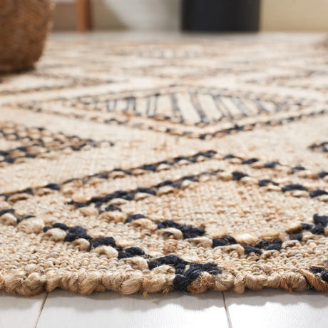 Safavieh Natural Fiber 4'-0" x 6'-0" Rug in Black / Natural