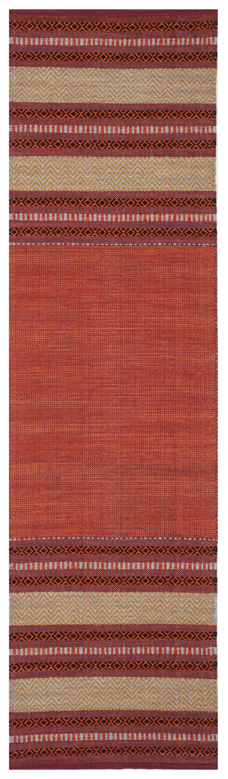 Safavieh Montauk 2'-6" x 6'-0" Rug in Red / Ivory