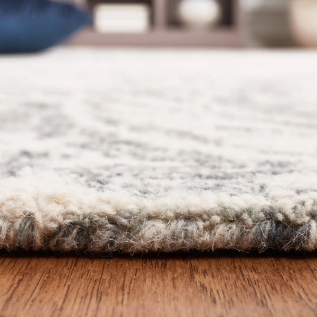 Safavieh Abstract 4'-0" x 6'-0" Rug in Ivory / Grey