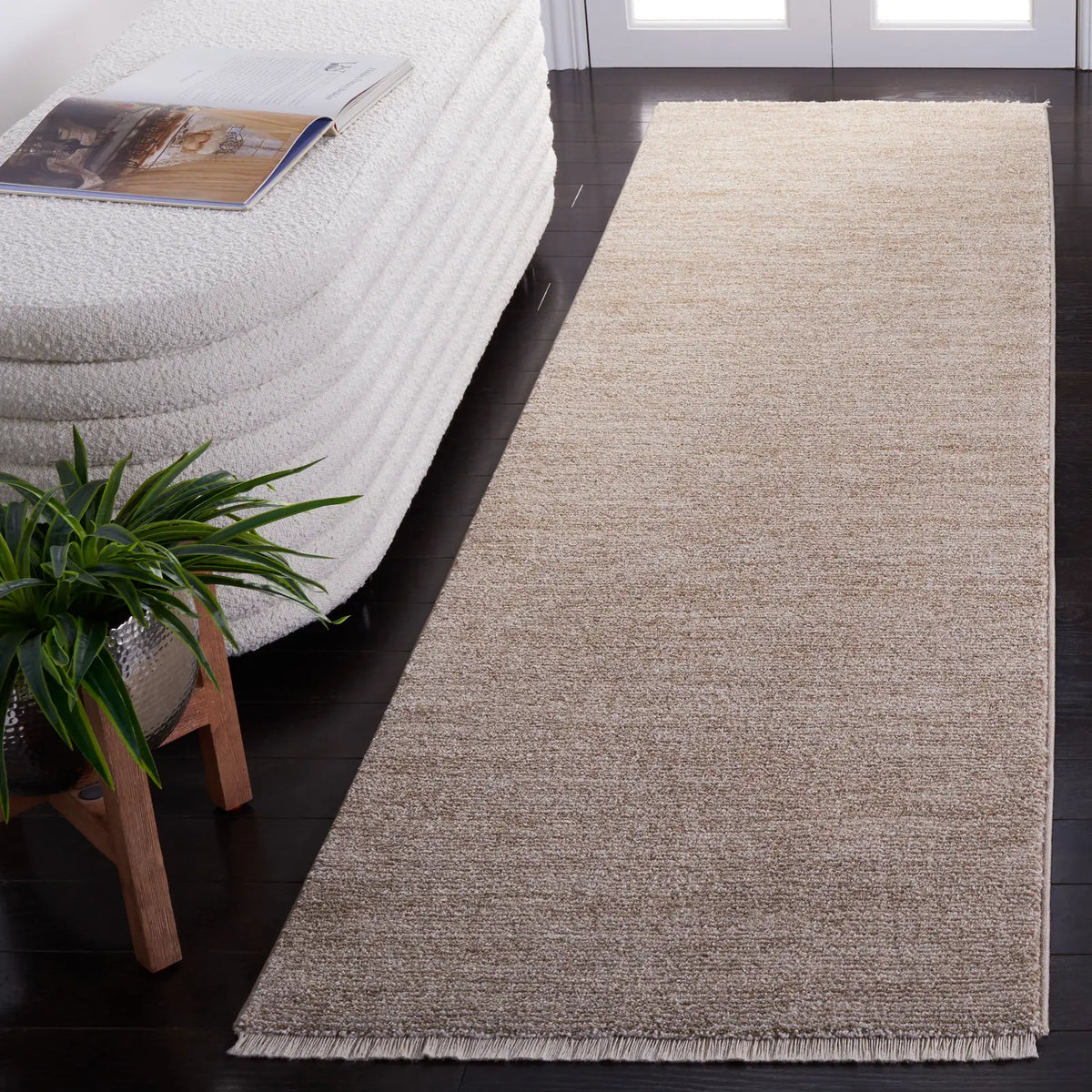 Safavieh Lasa 2'-3" x 8'-0" Rug in Beige