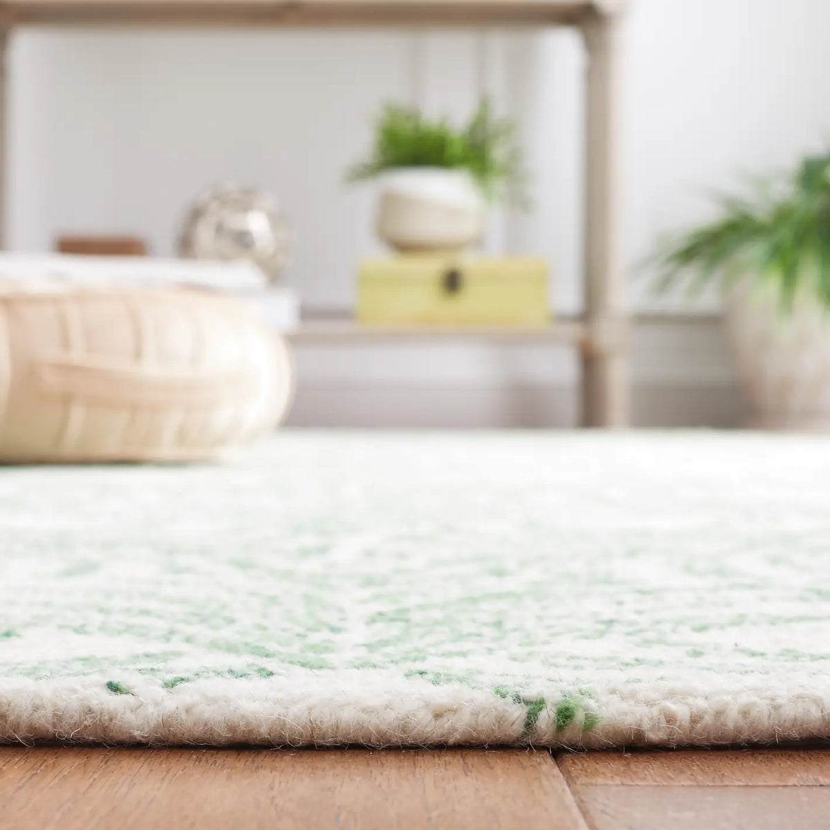 Safavieh Martha Stewart 300 4'-0" x 6'-0" Rug in Ivory / Green