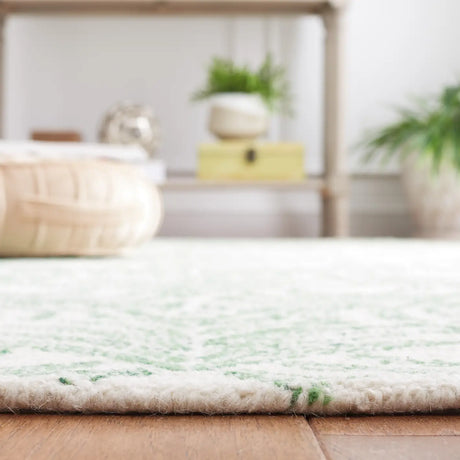 Safavieh Martha Stewart 300 4'-0" x 6'-0" Rug in Ivory / Green