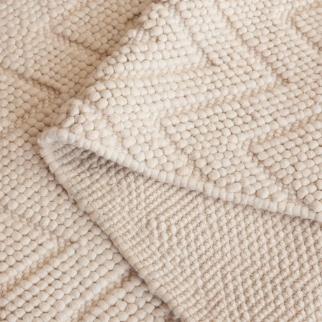 Safavieh Natura 4'-0" x 6'-0" Rug in Beige