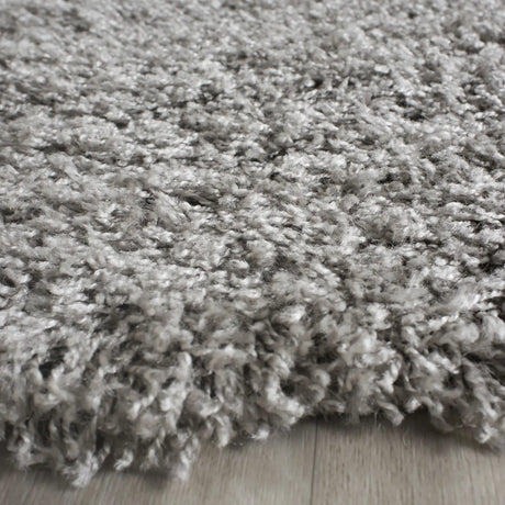 Safavieh Sgl-Laguna Shag 6'-7" x 6'-7" Rug in Silver