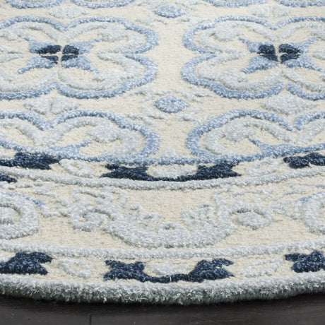 Safavieh Bella 5'-0" x 5'-0" Rug in Ivory / Blue