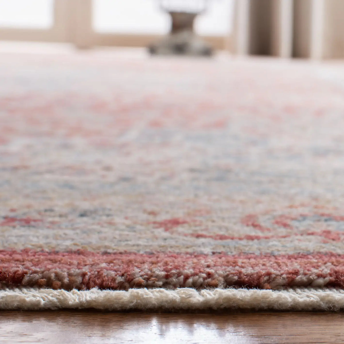 Safavieh Kenitra 600 4'-0" x 6'-0" Rug in Red / Blue