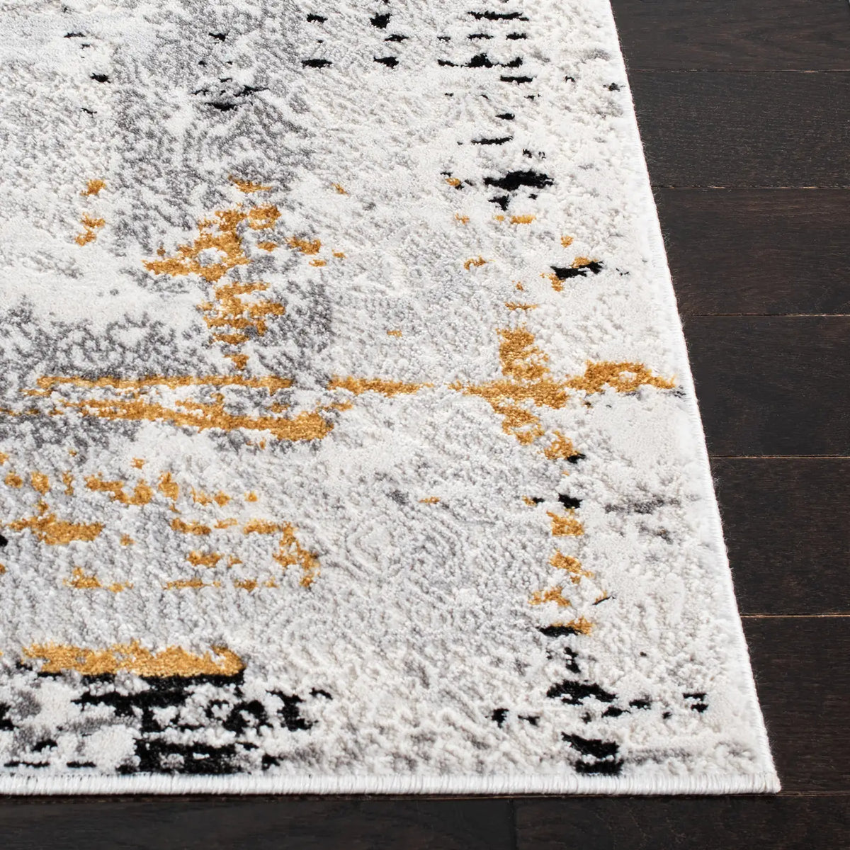 Safavieh Amelia 4'-5" x 6'-5" Rug in Grey / Gold
