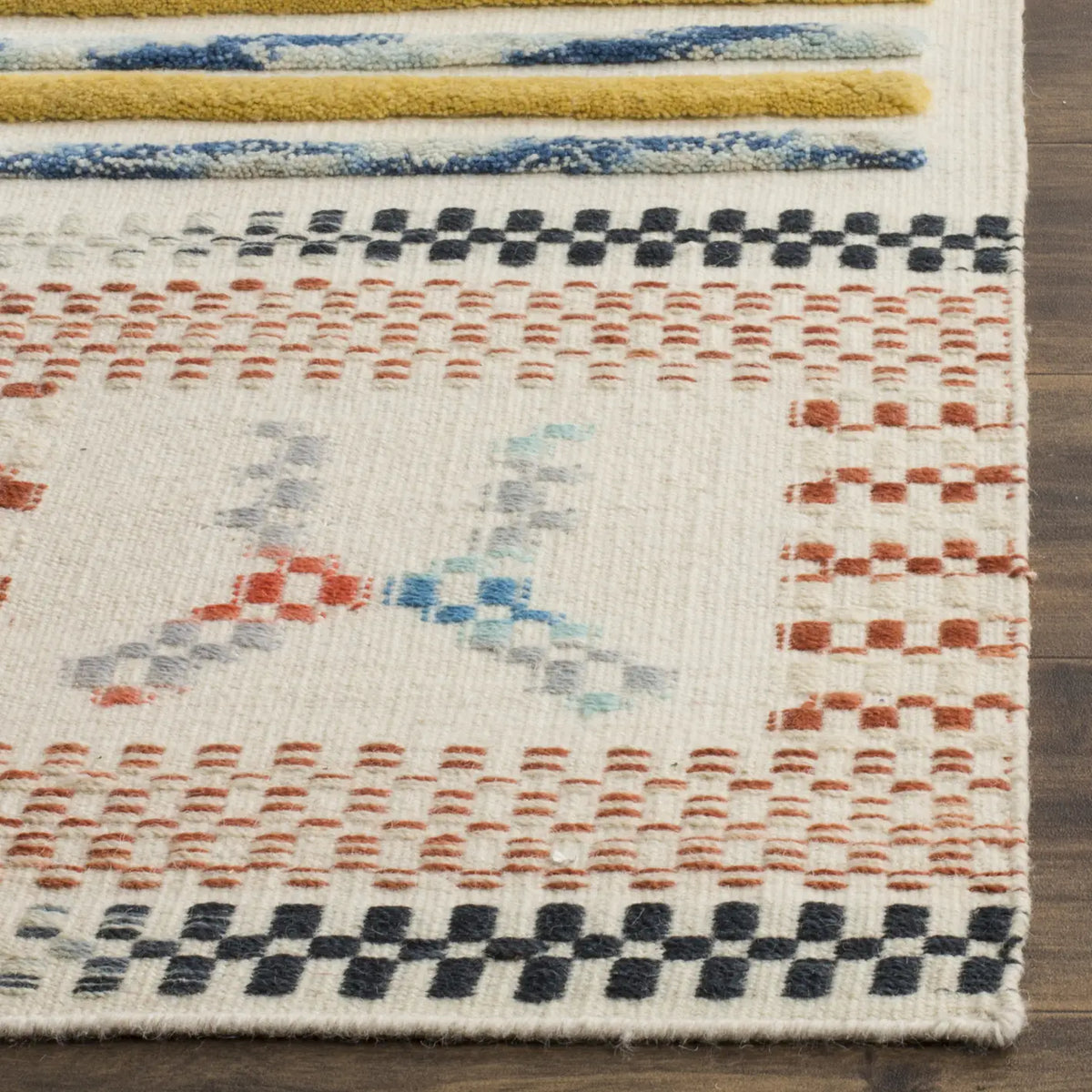 Safavieh Kilim 5'-0" x 8'-0" Rug in Ivory / Multi