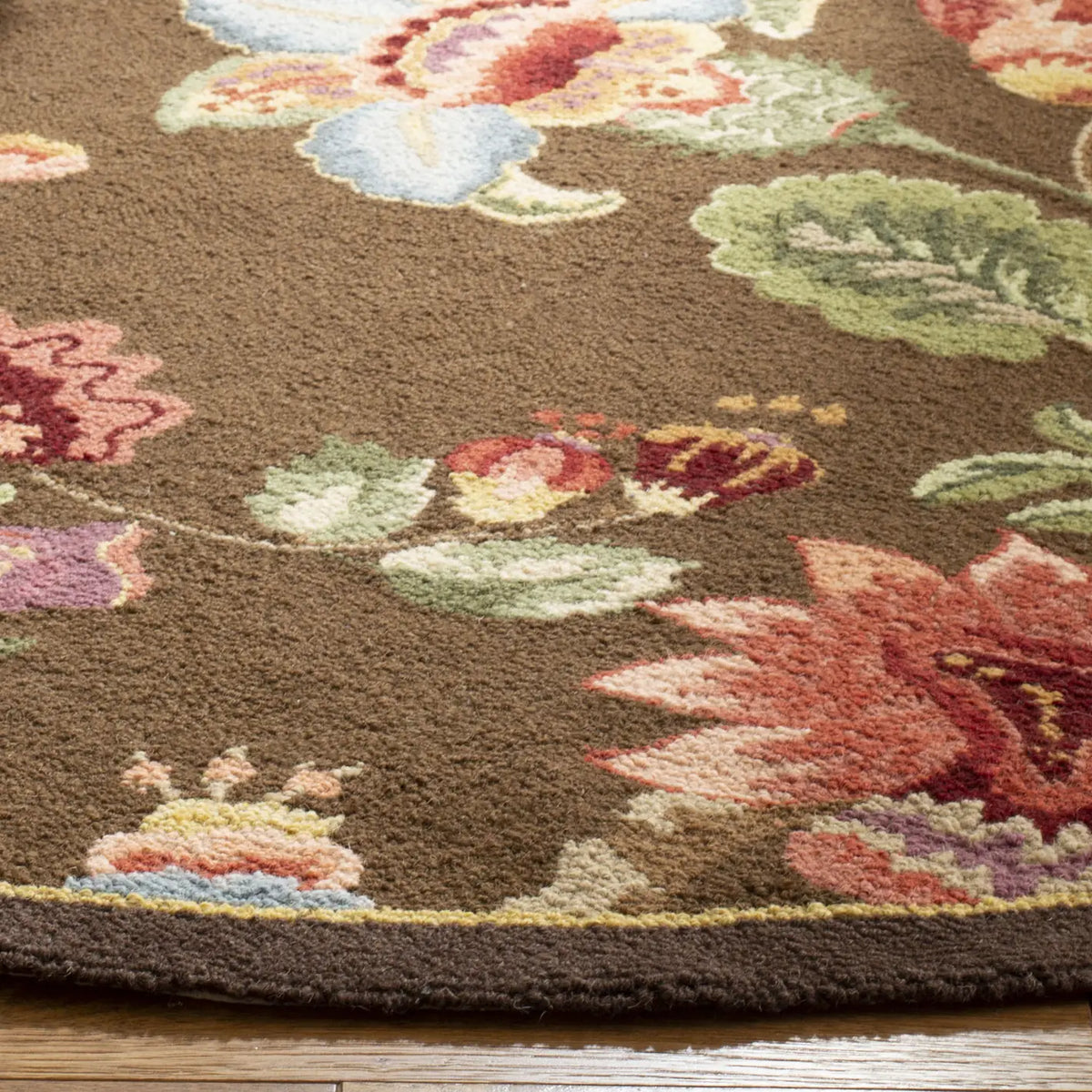 Safavieh Chelsea 5'-6" x 5'-6" Rug in Brown