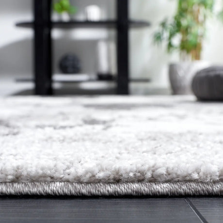 Safavieh Century 300 4'-5" x 6'-5" Rug in Grey / Ivory