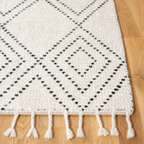 Safavieh Casablanca 4'-0" x 6'-0" Rug in Ivory / Black