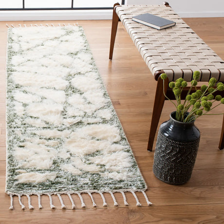 Safavieh Manhattan 2'-3" x 8'-0" Rug in Ivory / Sage