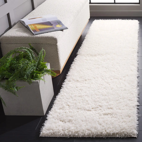 Safavieh Lindsay Shag 2'-2" x 8'-0" Rug in Ivory