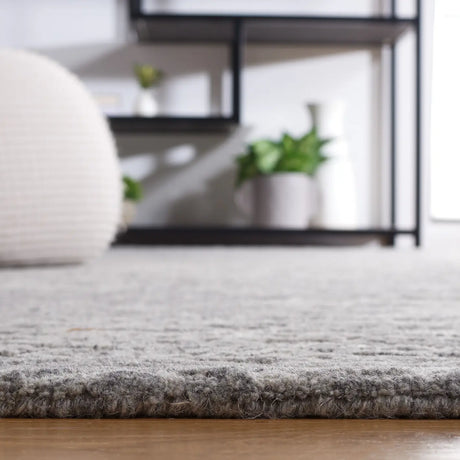 Safavieh Metro 4'-0" x 6'-0" Rug in Grey