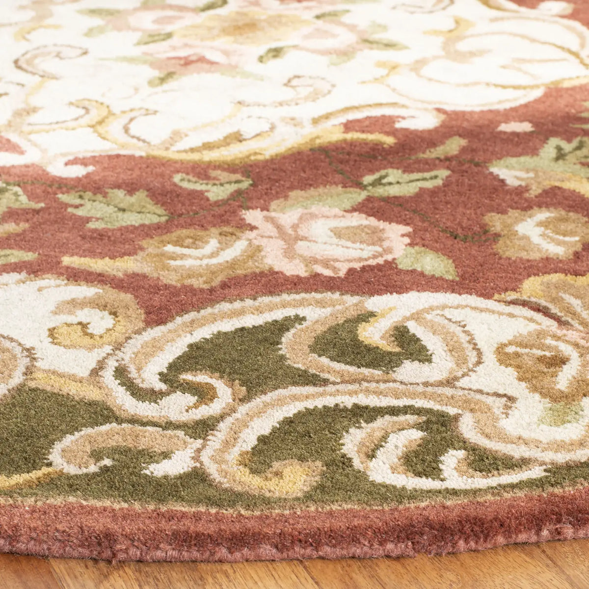 Safavieh Classic 6'-0" x 6'-0" Rug in Rust / Green