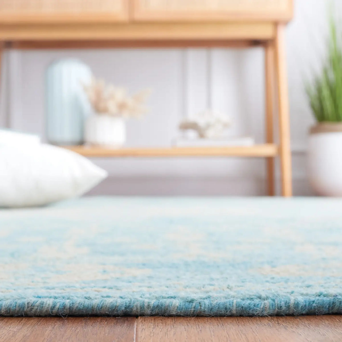 Safavieh Kenya 4'-0" x 6'-0" Rug in Blue