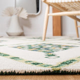 Safavieh Aspen 4'-0" x 6'-0" Rug in Green / Ivory