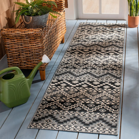 Safavieh Veranda 2'-3" x 10'-0" Rug in Black / Beige