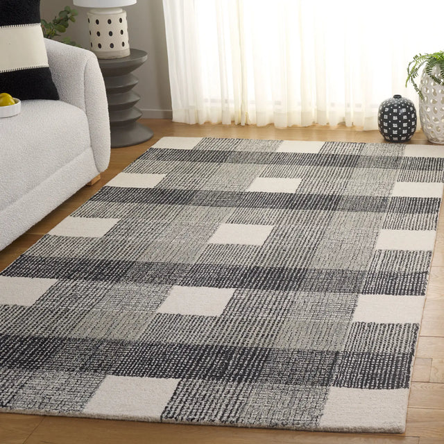 Safavieh Genre 4'-0" x 6'-0" Rug in Ivory / Black