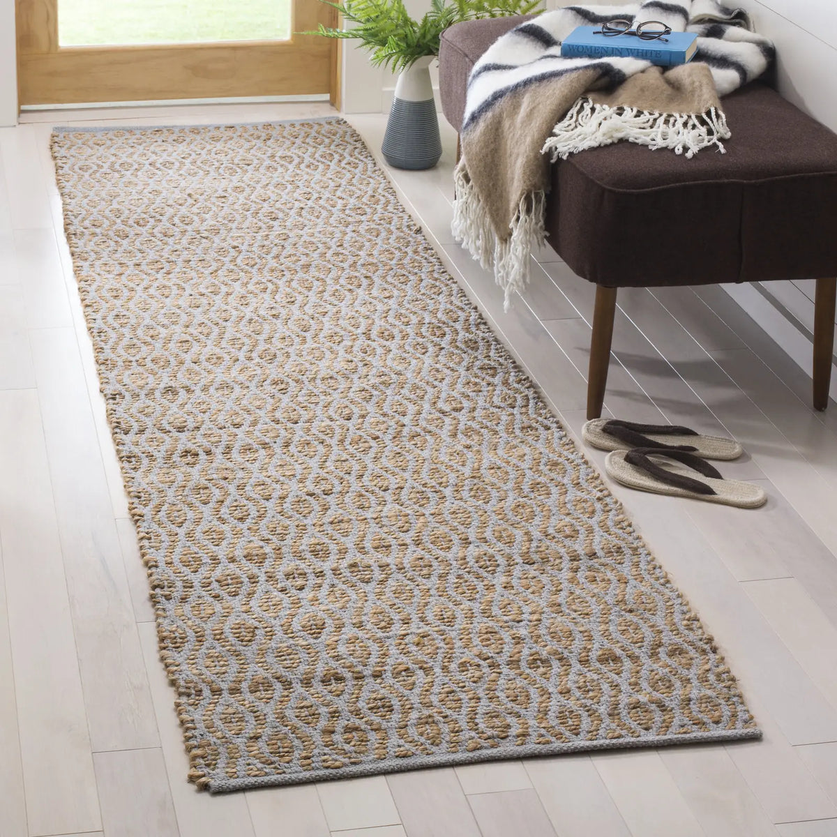 Safavieh Cape Cod 2'-3" x 8'-0" Rug in Silver / Natural