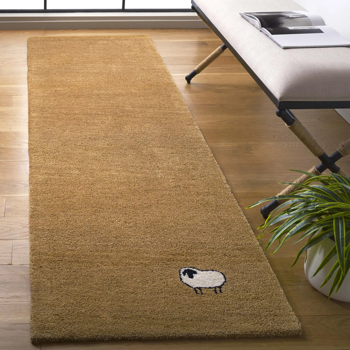 Safavieh Himalaya 2'-3" x 8'-0" Rug in Gold