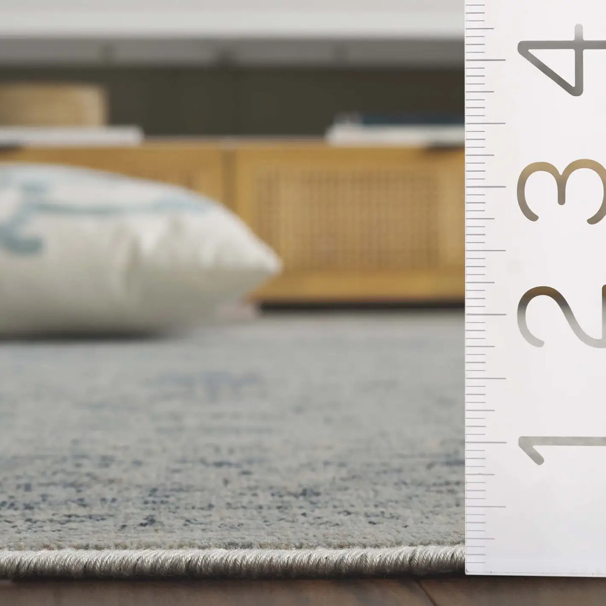 Safavieh Vintage 4'-0" x 5'-7" Rug in Light Blue