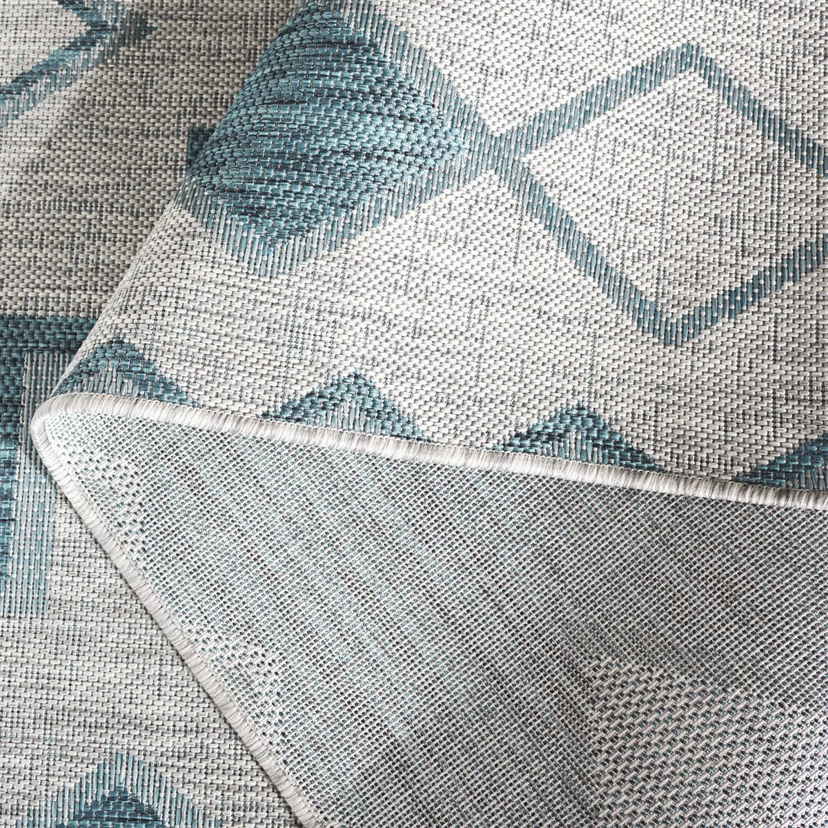 Safavieh Courtyard 4'-0" x 5'-7" Rug in Grey / Teal
