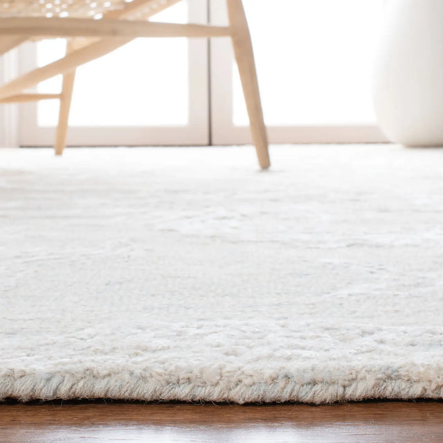Safavieh Glamour 5'-0" x 8'-0" Rug in Light Blue / Ivory