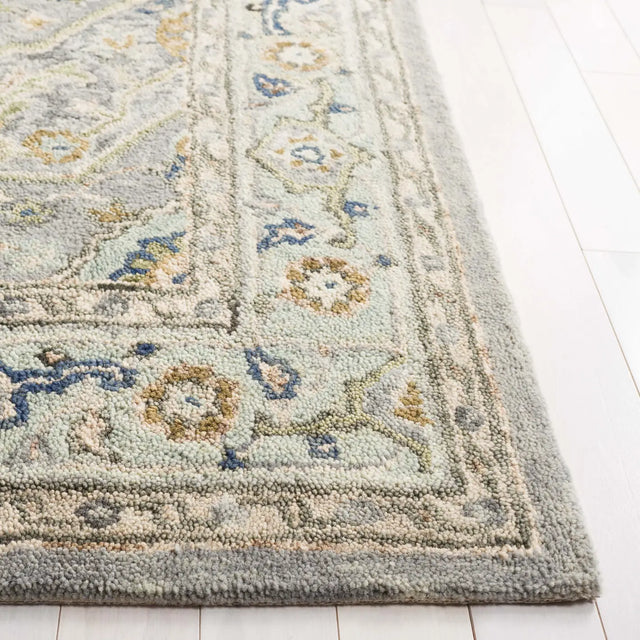 Safavieh Heritage 4'-0" x 6'-0" Rug in Ivory / Blue