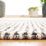 Safavieh Natura 4'-0" x 6'-0" Rug in Black / Ivory