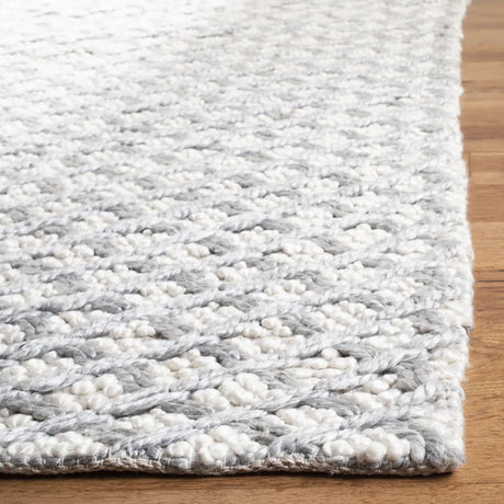 Safavieh Natura 5'-0" x 8'-0" Rug in Silver / Ivory