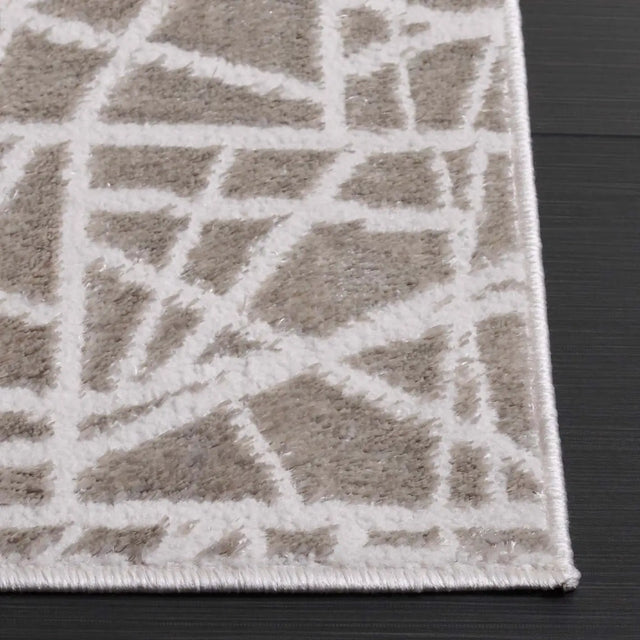 Safavieh Maya 4'-0" x 6'-0" Rug in Taupe / Grey