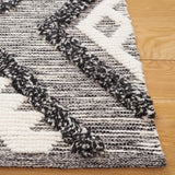 Safavieh Natura 4'-0" x 6'-0" Rug in Black / Ivory