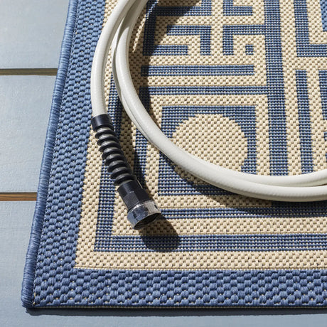 Safavieh Courtyard 4'-0" x 5'-7" Rug in Blue / Beige