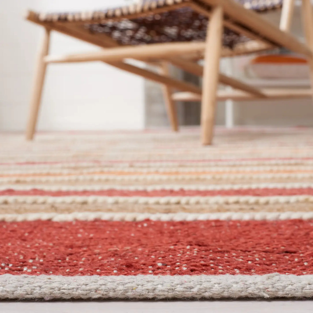 Safavieh Striped Kilim 4'-0" x 6'-0" Rug in Rust / Red