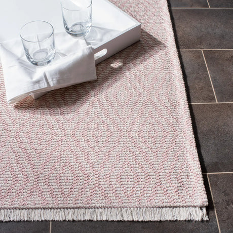 Safavieh Augustine 4'-5" x 6'-5" Rug in Pink / Ivory